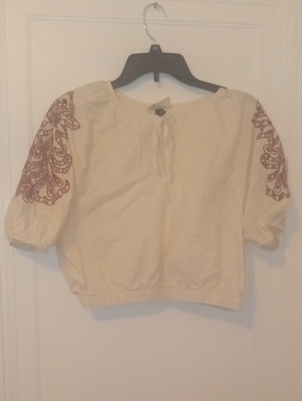 women med cropped top ivory with burgundy stitch design